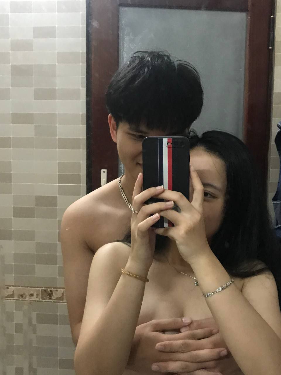 Sống chung với cô bạn thời thơ ấu